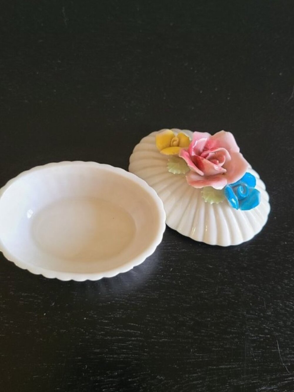 Vintage Japan Porcelain Floral Trinket Box Ribbed Dish w/ Applied Flowers
